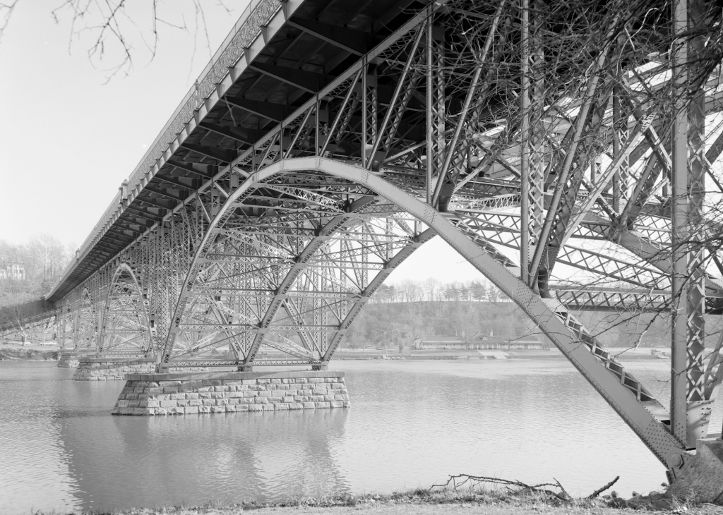 Strawberry Mansion Bridge (steel arch truss bridge).