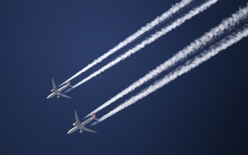 Airplane Contrails